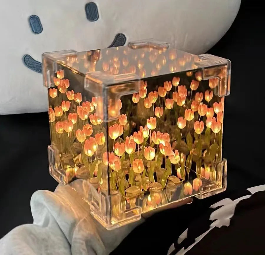 TULIPIC': The Infinite Tulip Lamp