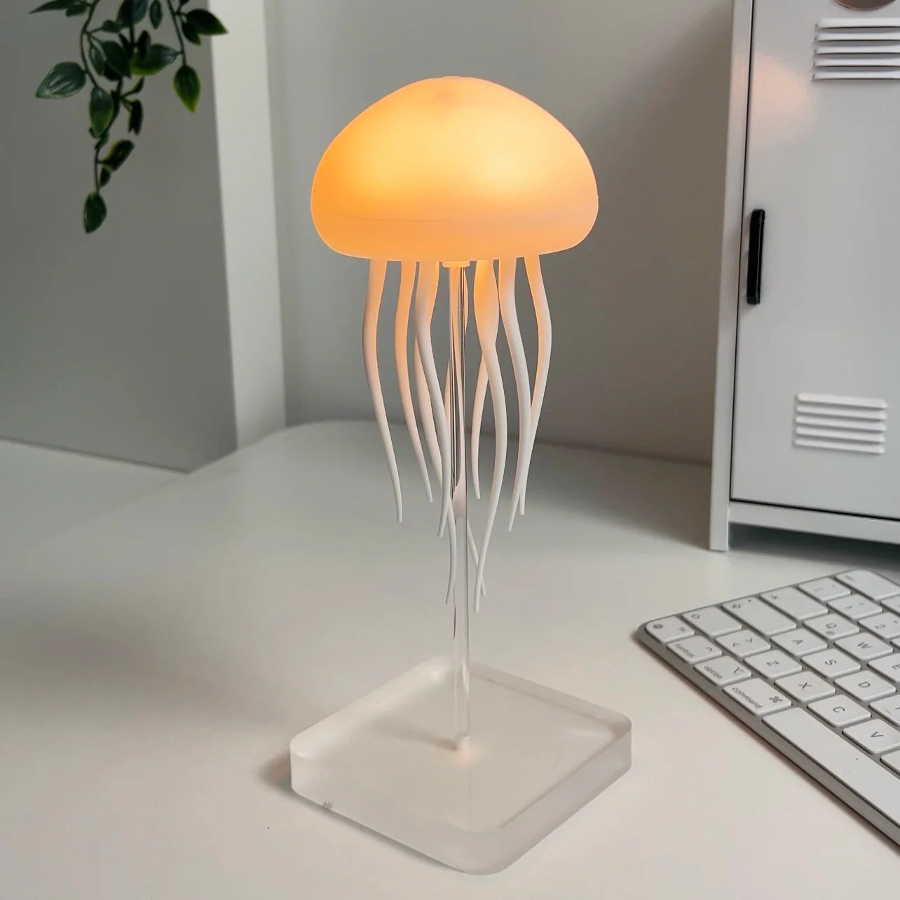 MEDUZA: The Floating Jellyfish Lamp