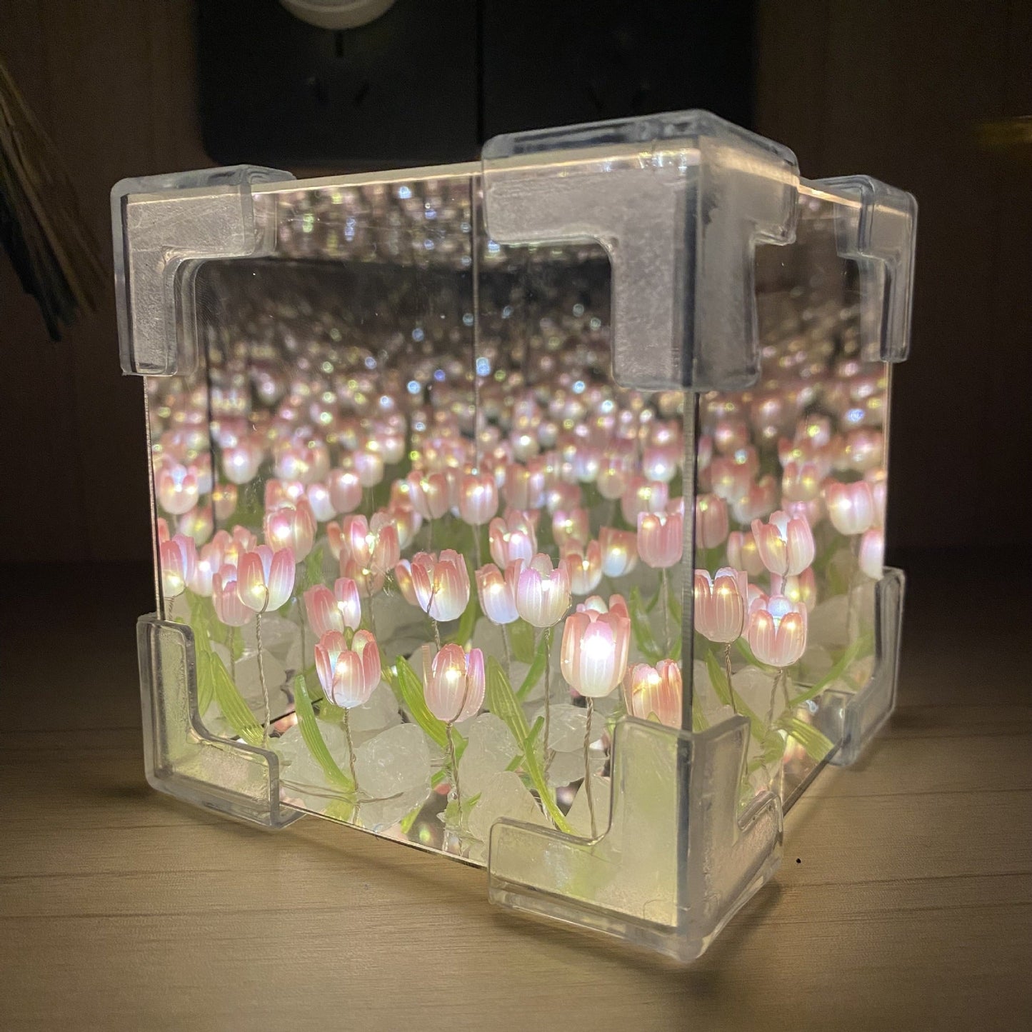 TULIPIC': The Infinite Tulip Lamp